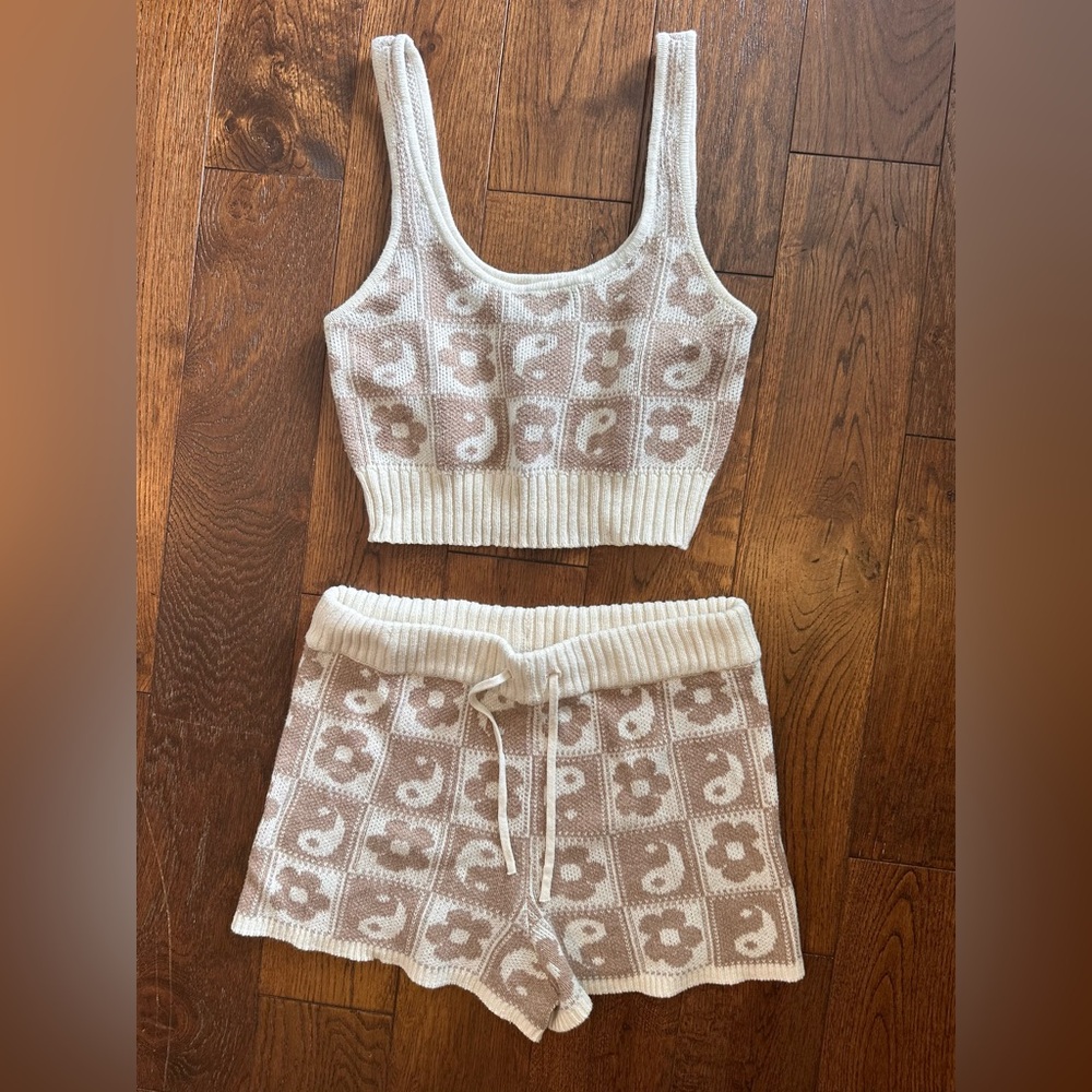 American Eagle Yin Yang Flower 2 Piece Knit Set
